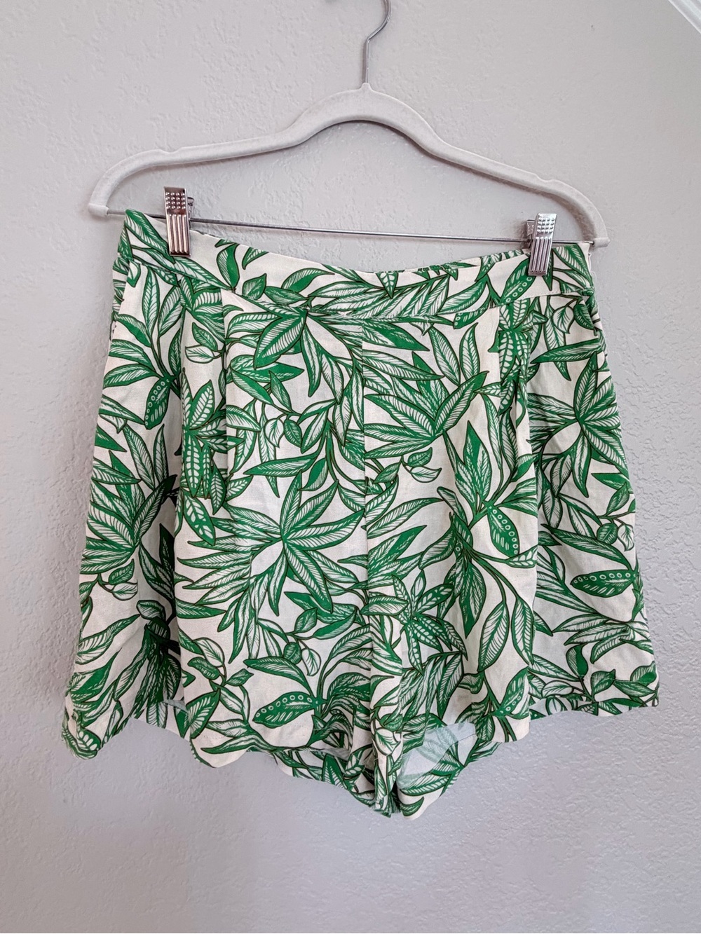 Zara Green Tropical Leaf Print Scallop Hem Shorts | Size L